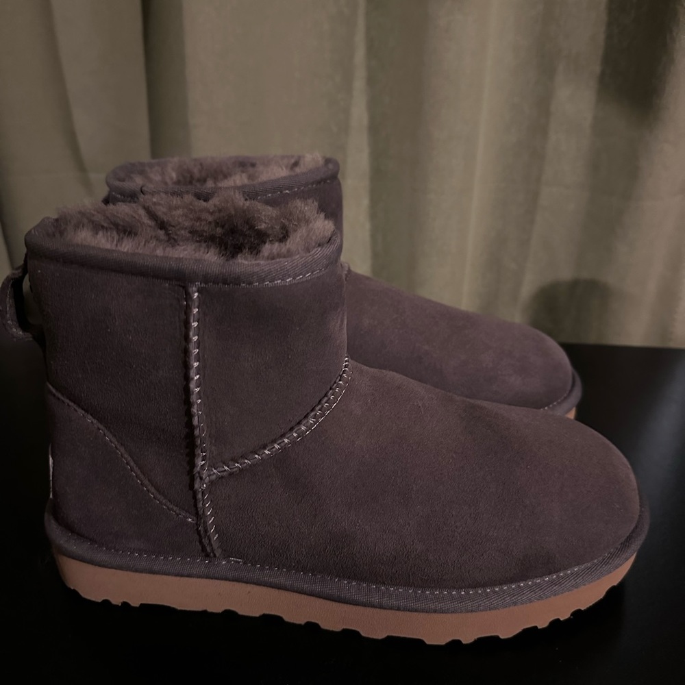 Ugg Classic Mini II Boots - Purple, Size 6, Never Worn